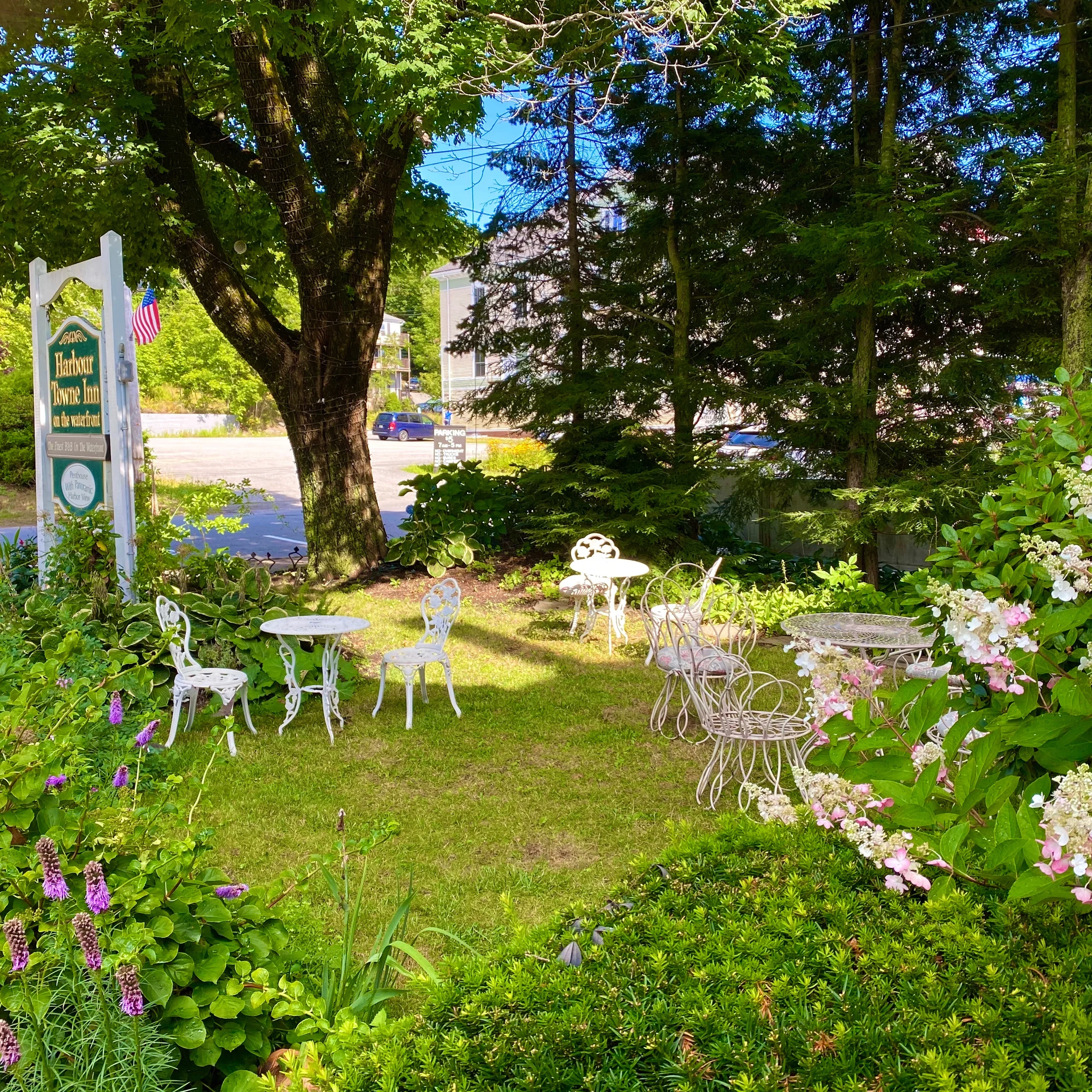 front garden harbour towne inn